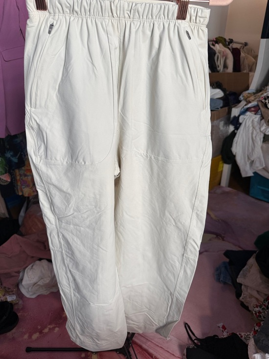 lululemon athletica Pants - lululemon athletica Cream Elastic-Waist Track Pants